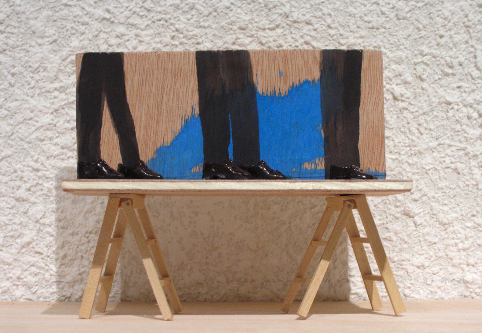 <strong><em>Léger décalage n° 1</em></strong>, 2009<br>Gouache sur contreplaqué, miniatures, 13 x 14 cm