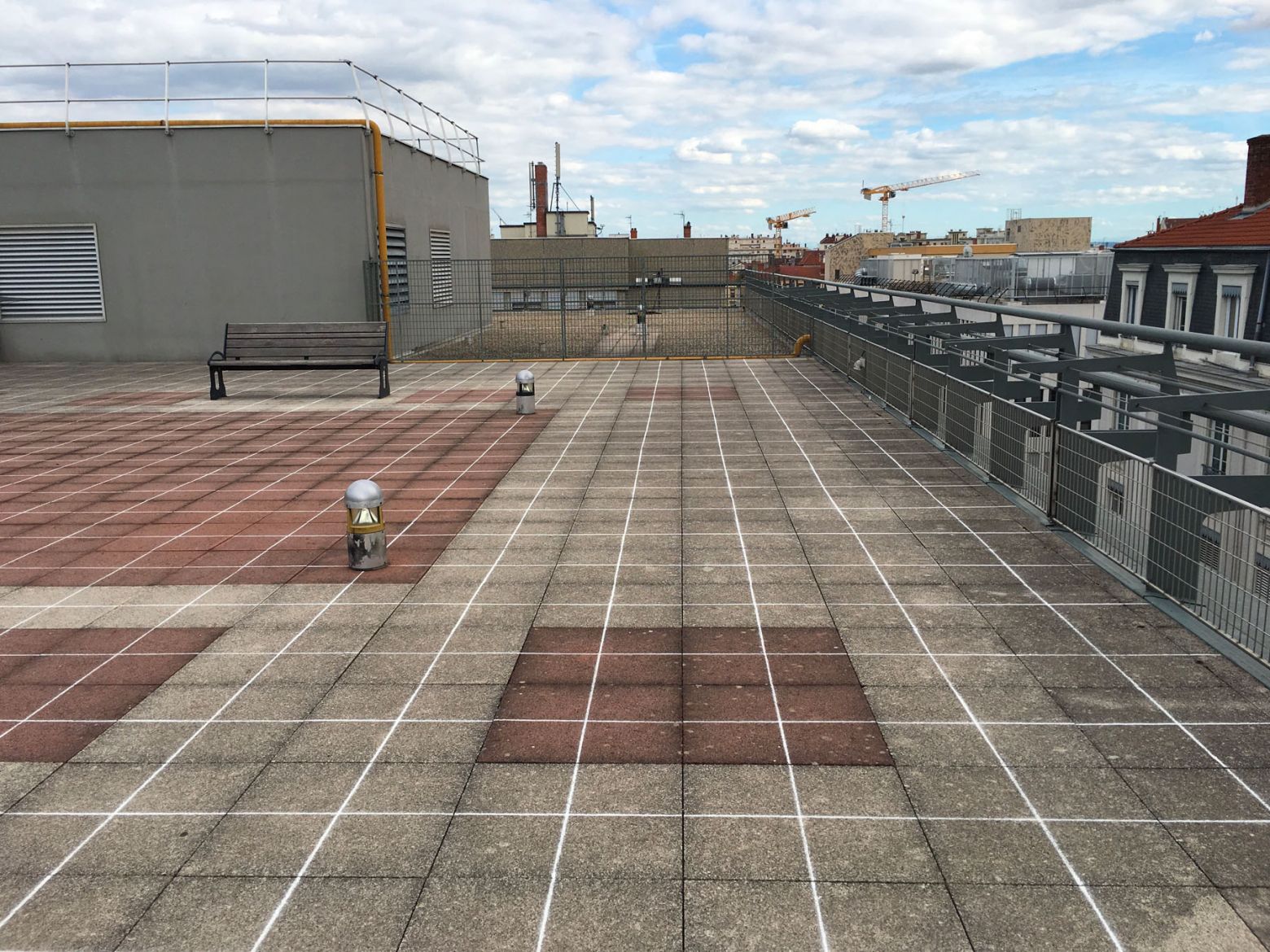 <strong><em>Sol</em></strong>, 2017<br>Dessin à la craie sur le sol