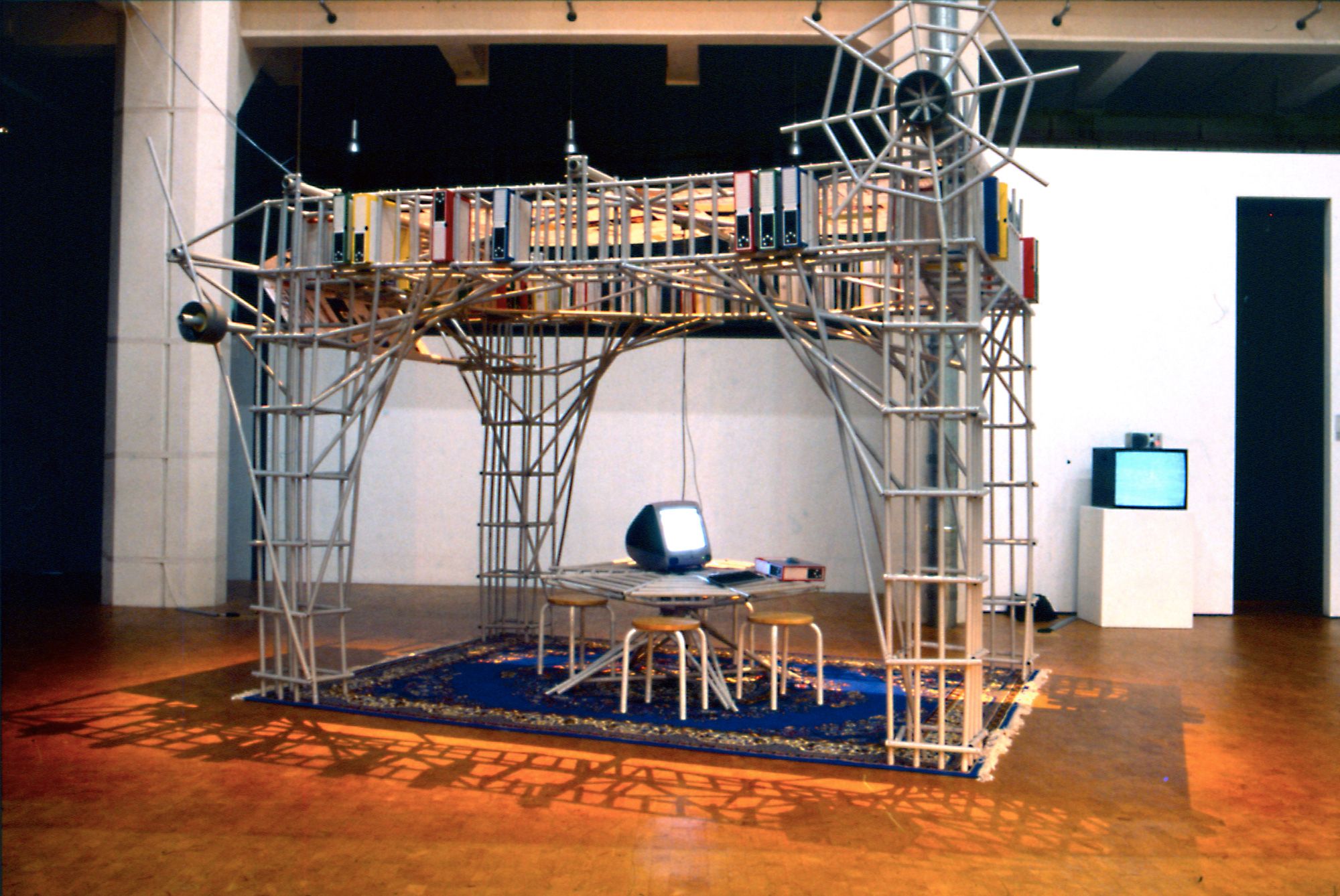 Vue de l'exposition<em> Net_condition</em>, Kunst/Politik im Online-Universum, ZKM, Zentrum für Kunst und Medientechnologie, Karlsruhe, 1999